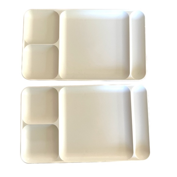 2 Tupperware Divided Food Trays Almond 1535 TV Lunch Camping Stackable USA - Picture 1 of 4